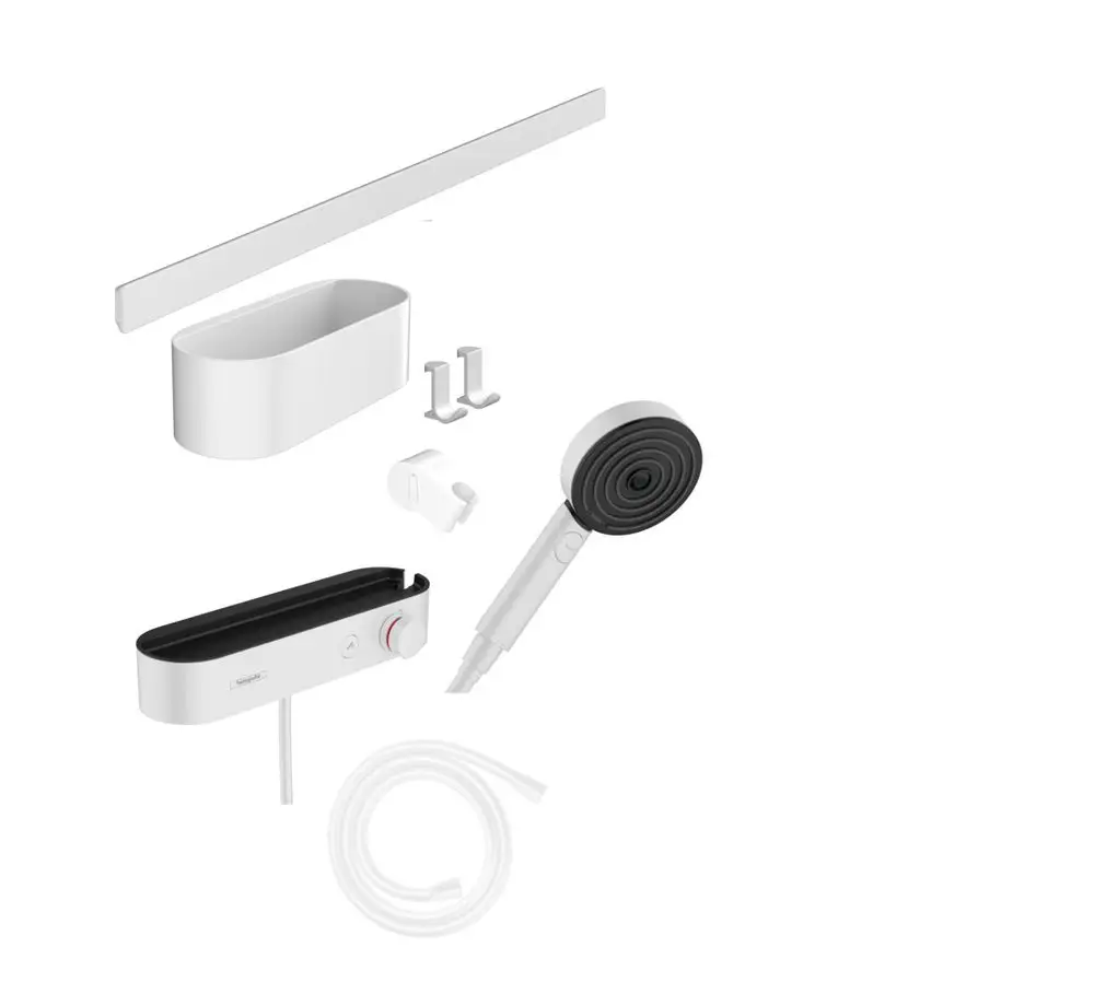 Zusammenstellung eines Hansgrohe Wandmontage-Sets mit Handbrause, Thermostat, Wandstange und Zubehör in Mattweiß. Verschiedene Komponenten wie Halterungen und Schläuche sichtbar.